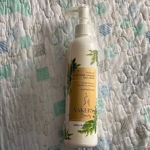 Nakery Beauty hydra C oil to foam cleanser